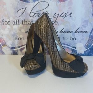 Guess Black and Gold Heels. Size 9